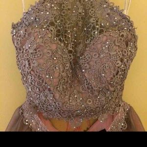 Two piece crop top sweetheart neckline.